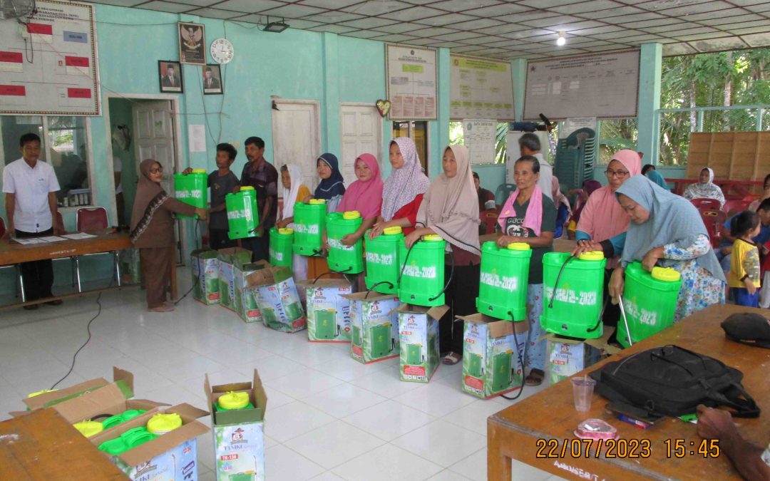 Pembagian Alat Semprot Untuk Meningkatkan Perekonomian Masyarakat Dibidang Pertanian