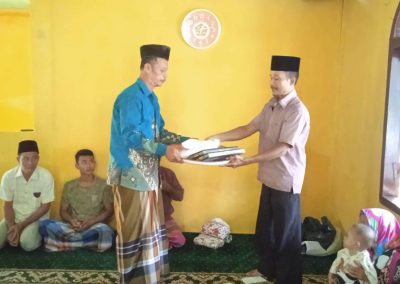 Mesjid BAITURRAHMAN Turedowi Menerima Bantuan 3 Pasang Mukena dan 2 buah Sarung
